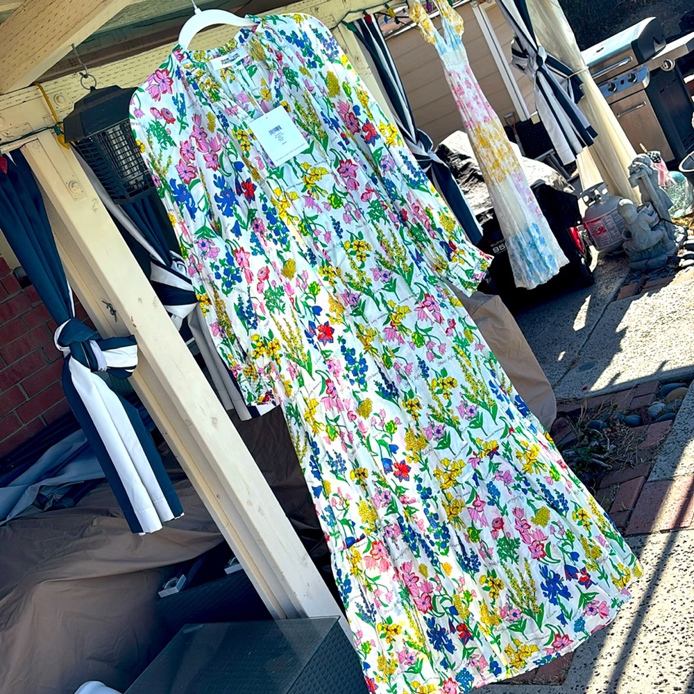 New with tags, DVF Fortina Dress botanicals print. Size medium.